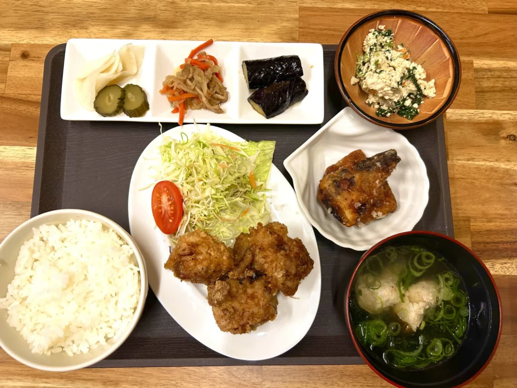 1,000円でカレーおかわり自由!? 住宅街に潜むコスパ最強ランチ 【minaBooキッチン】
